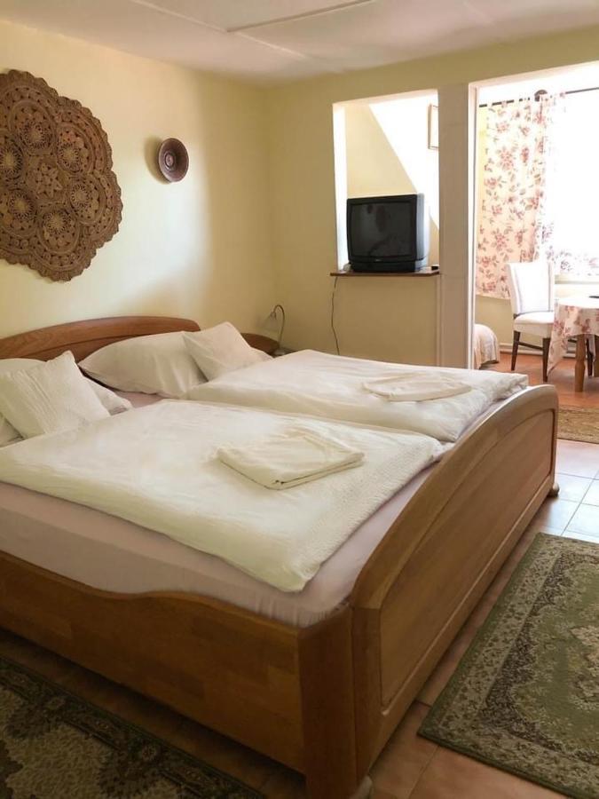 Talizman Etterem Panzio Hotel Miskolc Eksteriør billede