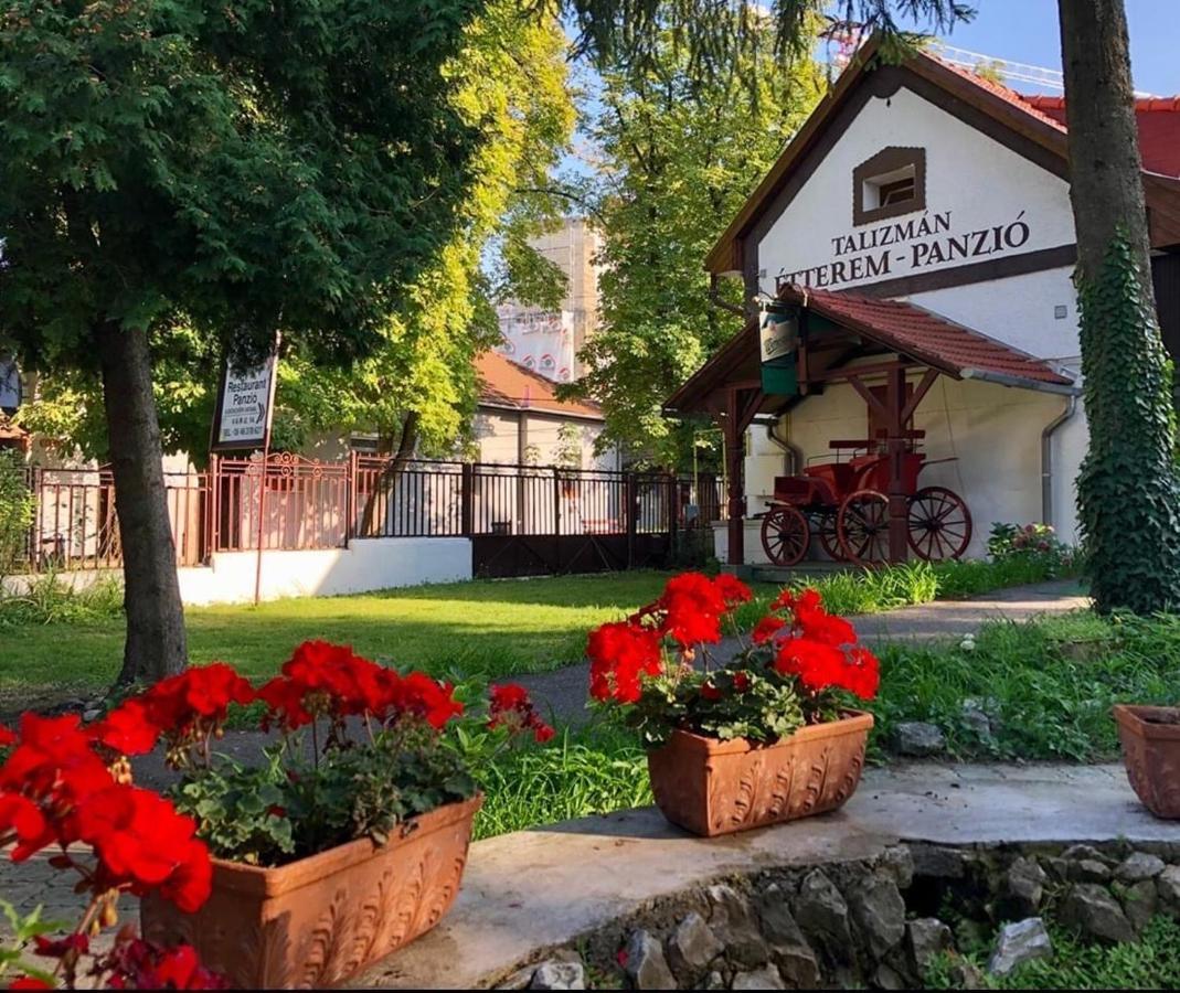 Talizman Etterem Panzio Hotel Miskolc Eksteriør billede