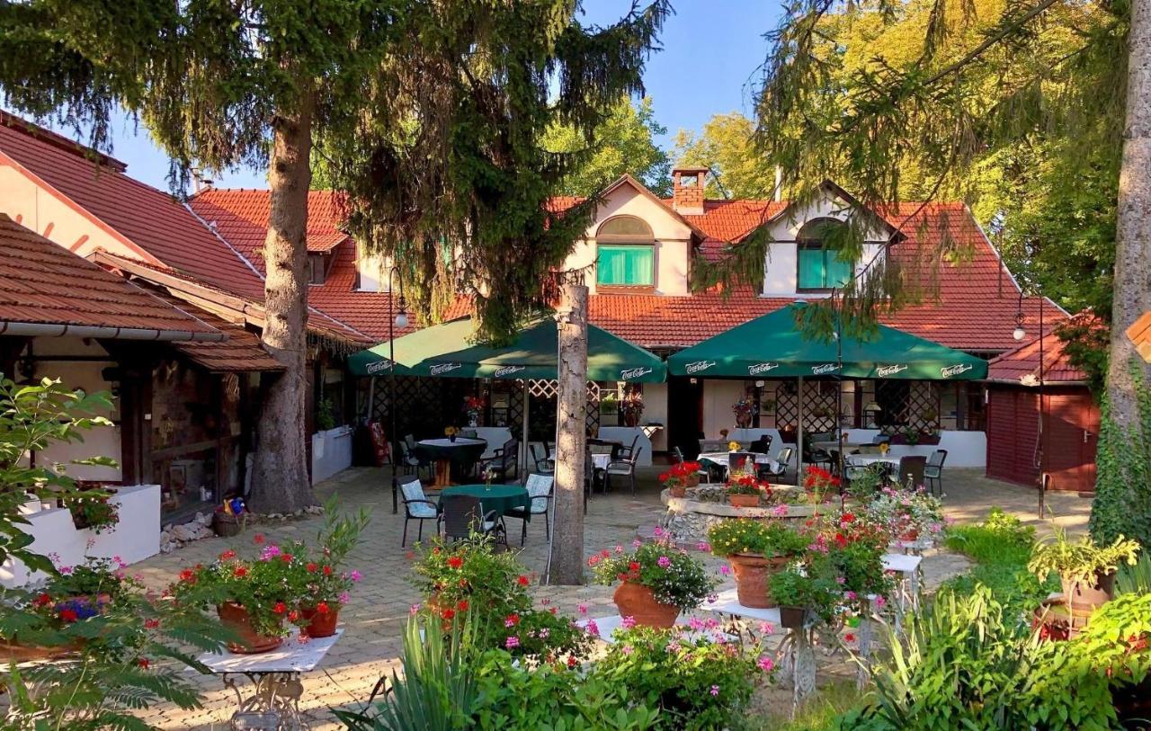 Talizman Etterem Panzio Hotel Miskolc Eksteriør billede